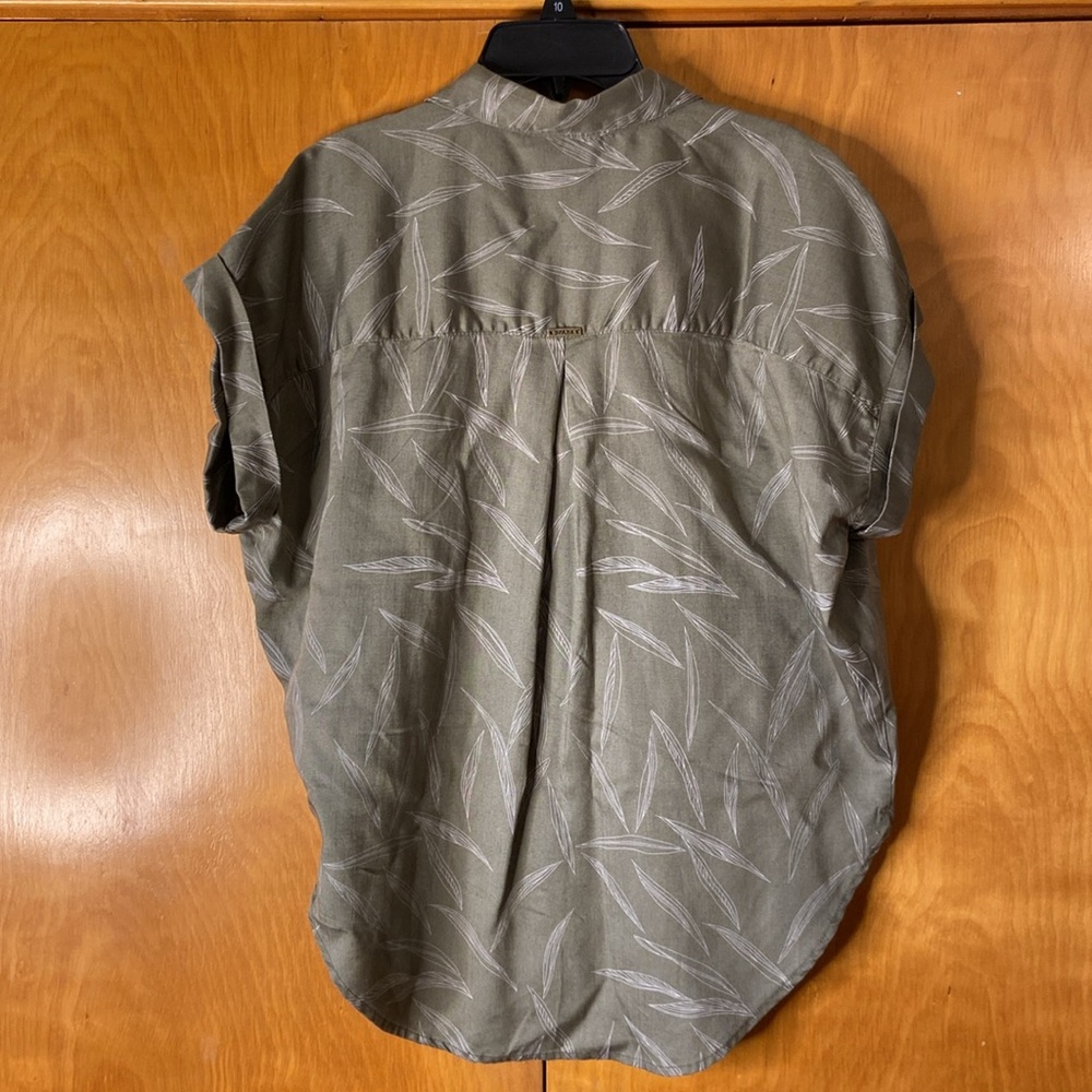 NWT PrAna Fremont Woven Top in Rye Green Leaves. Size S - Picture 6 of 11